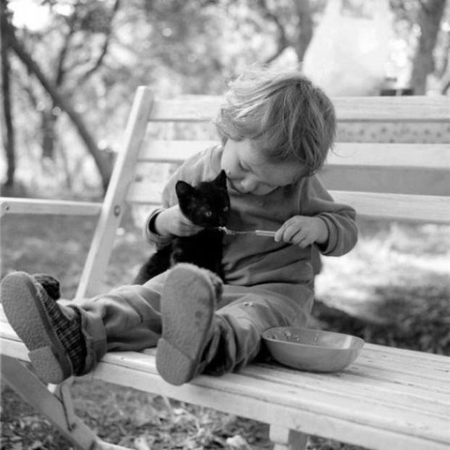 14-heart-melting-pics-of-kids-and-their-pets